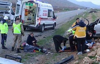 Batman’da direğe çarpıp takla atan araç hurdaya döndü: 5 yaralı