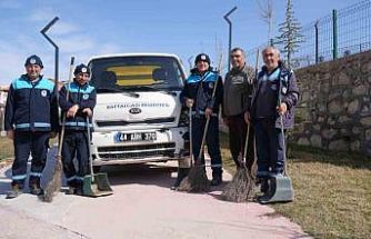 Battalgazi’de Derme Deresi çevresinde temizlik ve yıkama çalışması