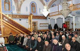 Bayram namazında camiler doldu taştı