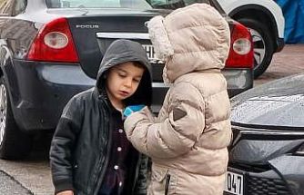 Bayram namazında çocuklara harçlık sürprizi