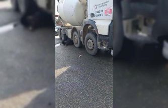 Beton mikserinin altında kalan motosikletli feci şekilde can verdi