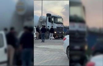 Beton mikseriyle çarpışan motosikletin sürücüsü yaralandı