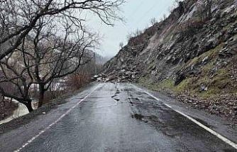 Beytüşşebap’ta heyelan nedeniyle 11 yerin yolu ulaşıma kapandı