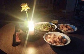 Bilecik’te elektrik kesintisi Ramazan sofralarını kararttı: Köylüler mum ışığında iftar yaptı