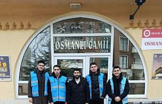 Bilecik’te KYK öğrencileri camiyi temizledi, ihtiyaç sahiplerine kumanya ulaştırdı