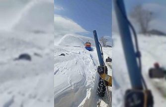 Bingöl’de yol açma çalışmaları devam ediyor