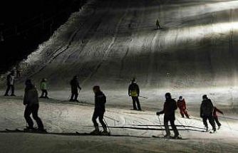 Bitlis’te iftar sonrası kayak keyfi