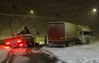 Bitlis’te kar yağışı kazaları da beraberinde getirdi