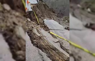 Bitlis’te yağmur sonrası köy yolunda çökme meydana geldi