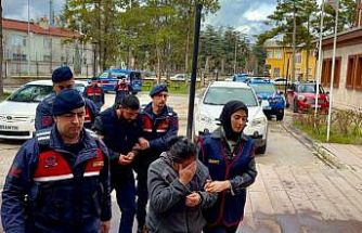 Bohçacı kılığında geldikleri köyde 880 bin TL’lik soygun yaptılar