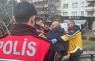 Bolu’da bankta oturan erkeğe sözlü tacizde bulunduğu iddia edilen yaşlı adam darp edildi