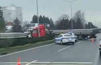 Bolu’da D-100 kara yolunda tır makasladı