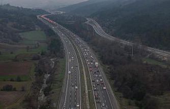 Bolu’da tatilcilerin dönüş yoğunluğu: Kilometrelerce araç kuyruğu oluştu