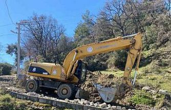 Buldan Göğüs Hastalıkları Hastanesi yolunun bakım ve onarımı yapılıyor
