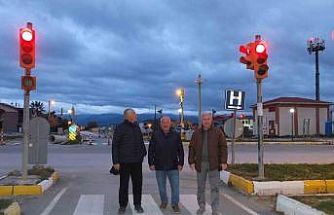 Burhaniye’de düzensiz yanan ışıklar tepki çekti