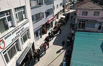 Bursa’da APP plaka izdihamı...Kuyruk sokaklara taştı