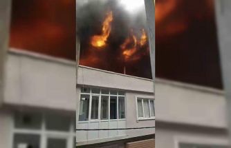Bursa’da binanın çatısı alevlere teslim oldu