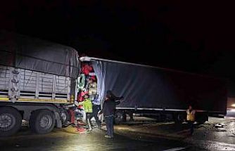 Bursa’da iki tırın çarpıştığı kazada 1 kişi hayatını kaybetti