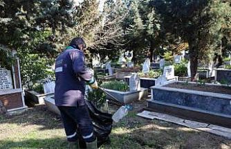 Bursa’da şehitlik ve mezarlıklar bayrama hazır