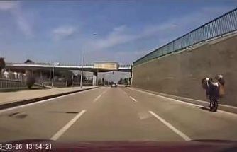 Bursa’da tehlikeli motosiklet şovu kameraya yansıdı