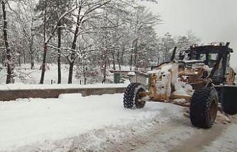 Bursa’nın yüksek kesimlerinde karla mücadele sürüyor