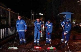 Büyükşehir ekipleri gece boyunca temizlik çalışması gerçekleştirdi