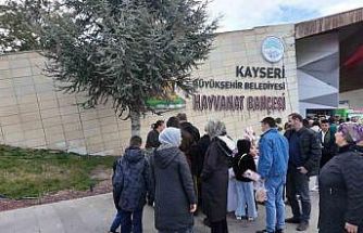 Büyükşehirin hayvanat bahçesi bayramda doldu taştı