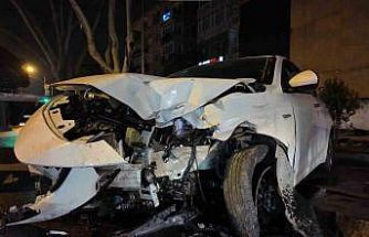 Caddebostan’da makas atan sürücü lüks araca çarpıp kaçtı