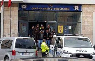 Çaldıkları araçla Edremit’te yakalanan 2 şüpheli tutuklandı