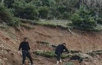 Çamura saplanan keçi son anda kurtarıldı