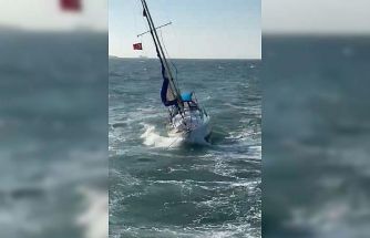 Çanakkale’de sürüklenen yelkenlinin yardımına balıkçı teknesi koştu