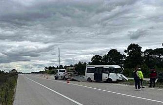 Çanakkale’de yoldan çıkan minibüs refüje çıktı; 2 kişi yaralandı