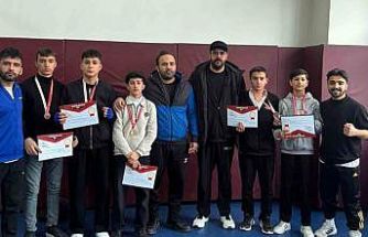 Çataklı öğrenciler Muay Thai İl Şampiyonası’nda derece elde etti