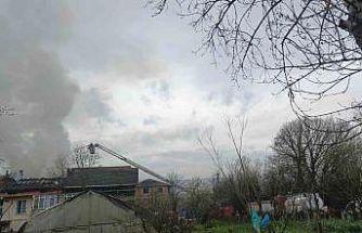 Çaycuma’da ev yangını korku ve paniğe yol açtı, patlama anı amatör kameraya yansıdı