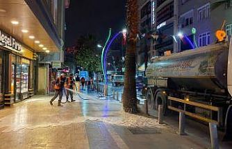 Çayırova’da bayram öncesi cadde ve sokaklar yıkanıyor