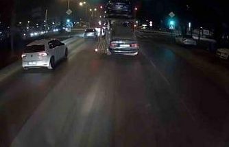 Çekici otomobili yola düşürdü