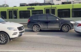 Cipi oto yolun sol şeridine kilitleyip gitti