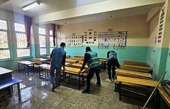 Cizre’de denetimli serbestlik yükümlüleri 16 ayda 212 okulu temizledi