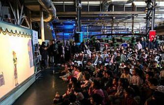 Çocuklar geleneksel gölge gösterisi ile eğlenceli anlar yaşadı