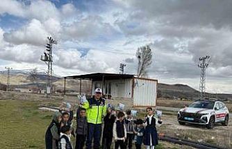 Çocukların bayram harçlıkları jandarmadan