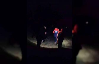 Çorum’da araçlarıyla çamura saplanan aile 8 saatlik çalışmayla kurtarıldı