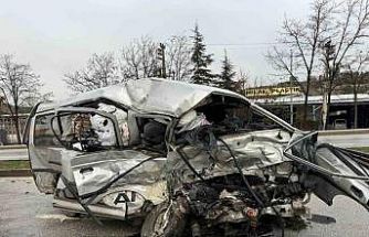 Çorum’da otobüs ile minibüs çarpıştı: 1’i ağır 7 yaralı