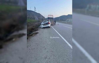 Çorum’da otomobil dereye devrildi: 4 yaralı