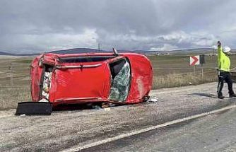 Çorum’da takla atan otomobildeki 3 kişi yaralandı