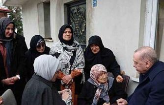 Cumhurbaşkanı Erdoğan, Rize’de komşularıyla bayramlaştı