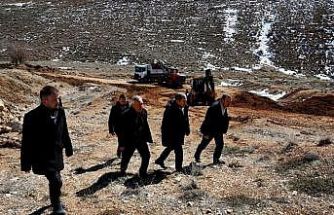 Darende’de stabilize yol çalışmaları için saha incelemesi