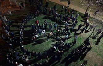 Davul ve klarnet eşliğinde geleneksel sahur halayı onlarca kişiyi buluşturdu