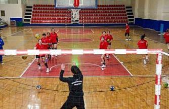 DBB Kadın Hentbol Takımı 1. Lig yolunda