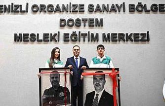 Denizli Model Fabrikayı açan Bakan Kacır, DOSTEM öğrencileriyle bir araya geldi