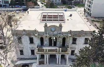 Depremde zarar gören tarihi valilik binası aslına uygun şekilde inşa ediliyor